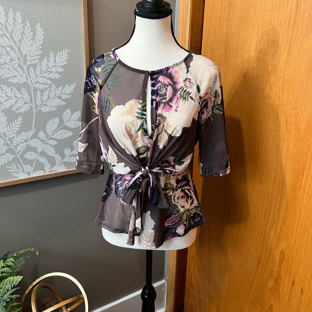Daytrip Keyhole blouse